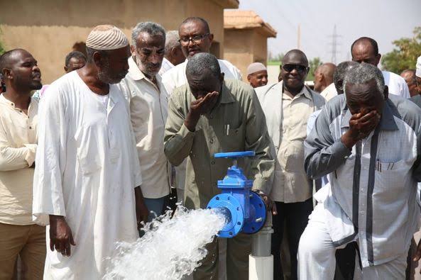 Le gouverneur de Khartoum assiste au début du pompage expérimental de la station d’eau de Beit el-Mal Bamdurman